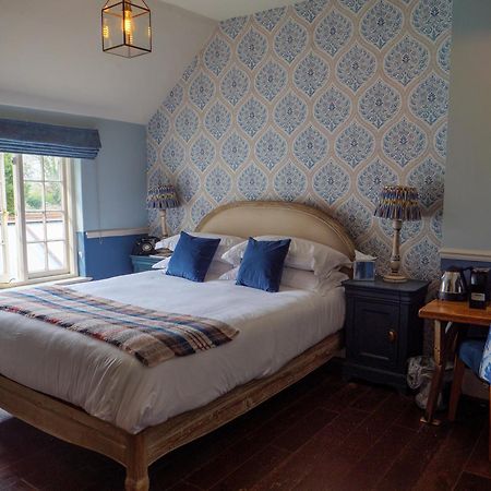 Hinds Head Hotel Aldermaston Eksteriør billede