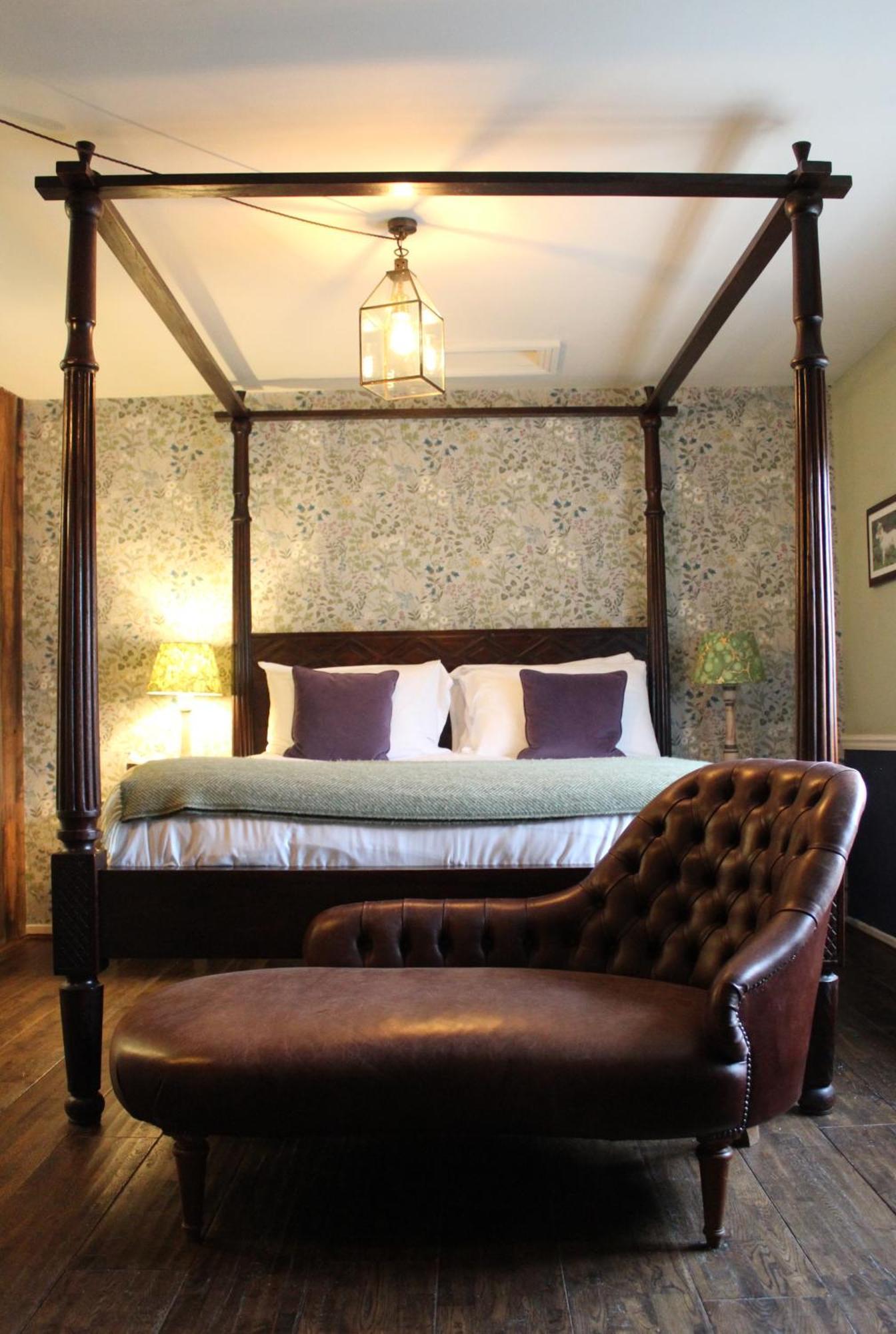 Hinds Head Hotel Aldermaston Eksteriør billede