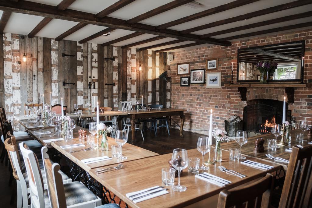 Hinds Head Hotel Aldermaston Eksteriør billede