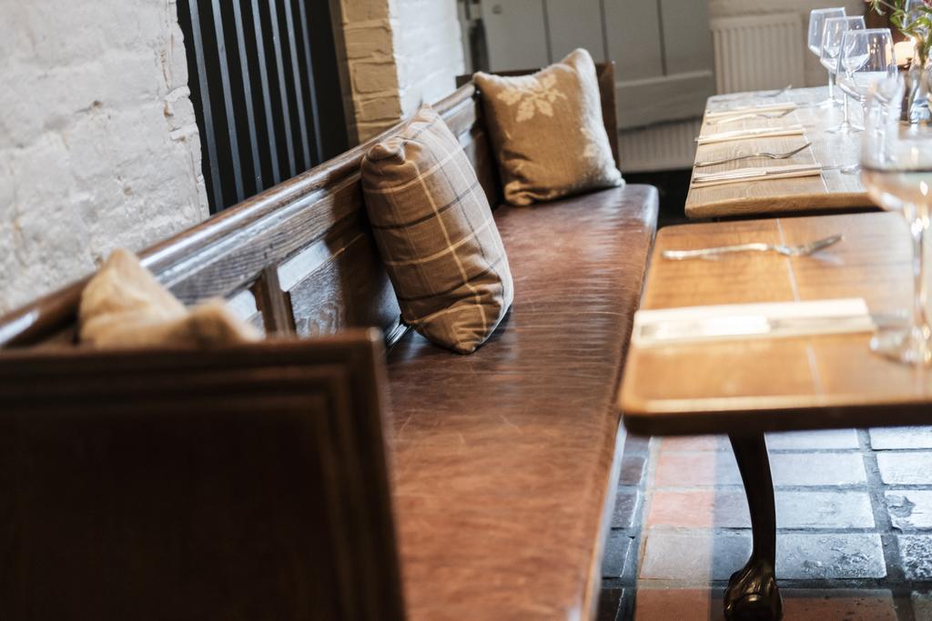 Hinds Head Hotel Aldermaston Eksteriør billede
