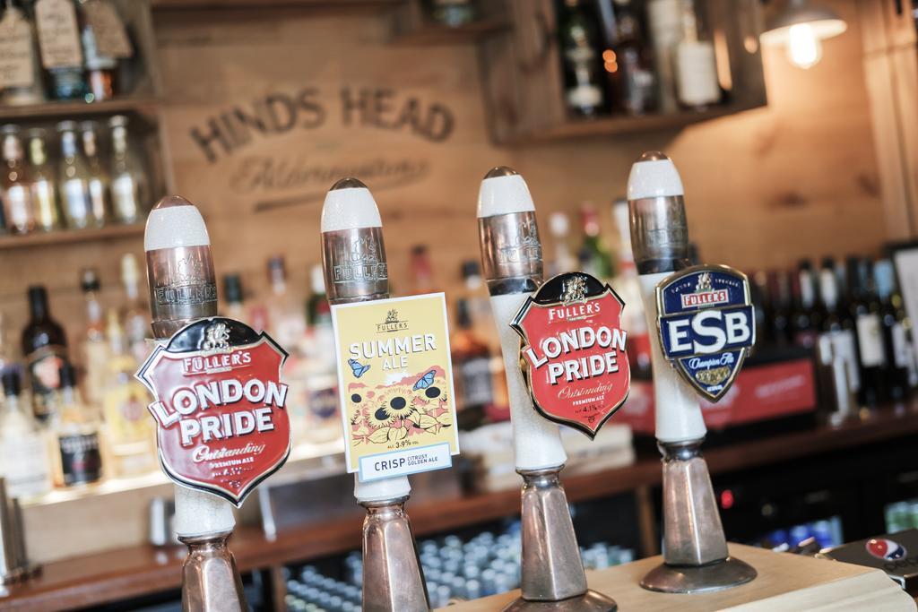 Hinds Head Hotel Aldermaston Eksteriør billede