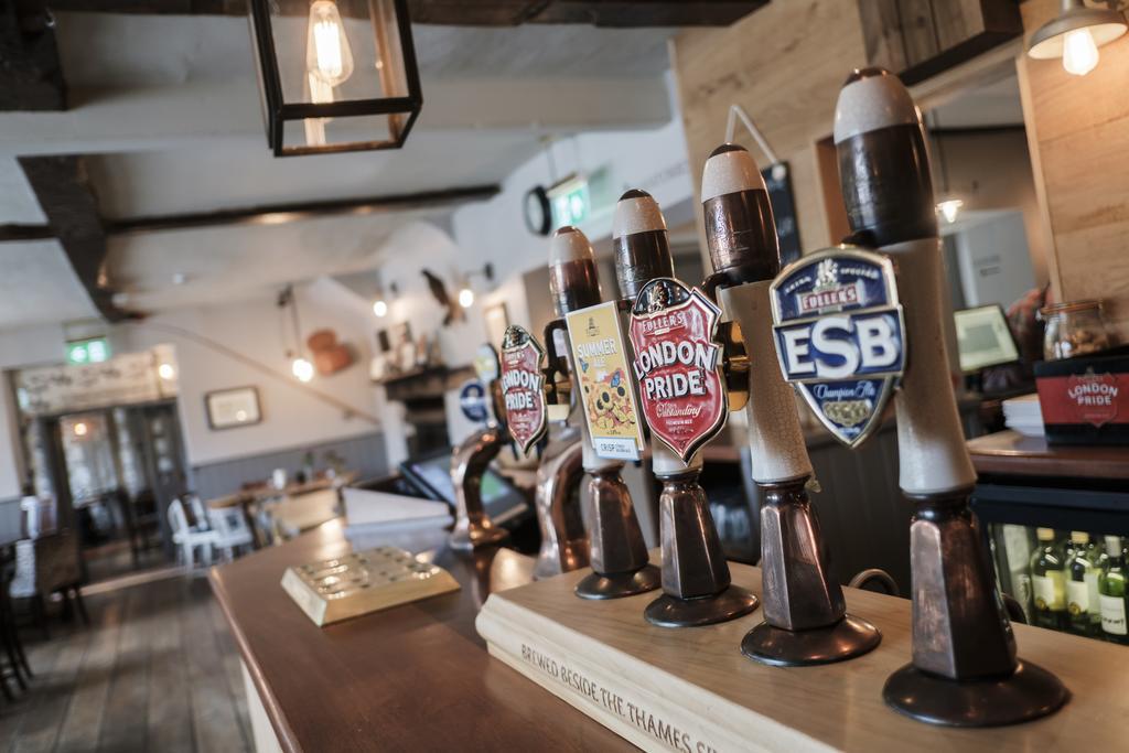 Hinds Head Hotel Aldermaston Eksteriør billede