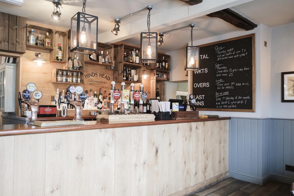 Hinds Head Hotel Aldermaston Eksteriør billede