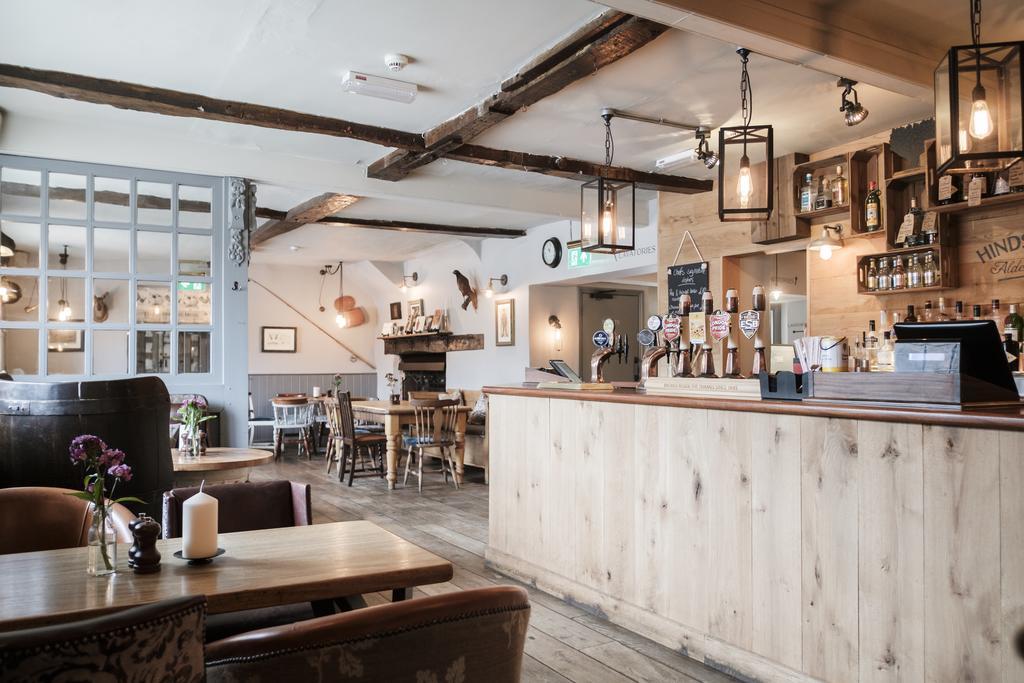 Hinds Head Hotel Aldermaston Eksteriør billede
