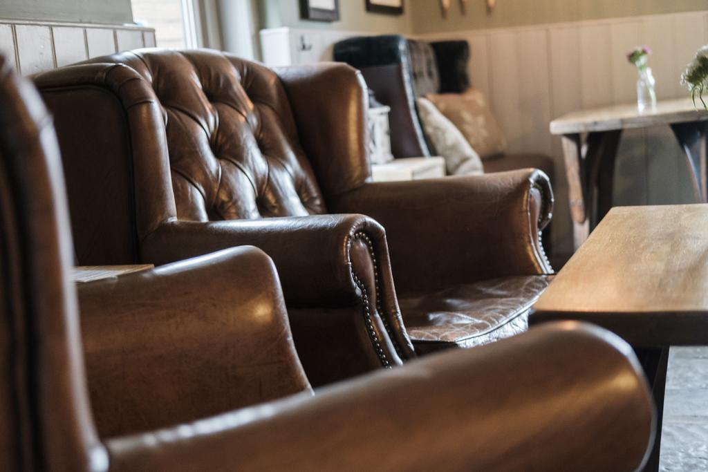 Hinds Head Hotel Aldermaston Eksteriør billede