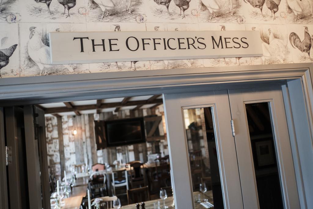 Hinds Head Hotel Aldermaston Eksteriør billede