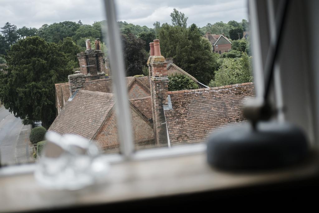 Hinds Head Hotel Aldermaston Eksteriør billede