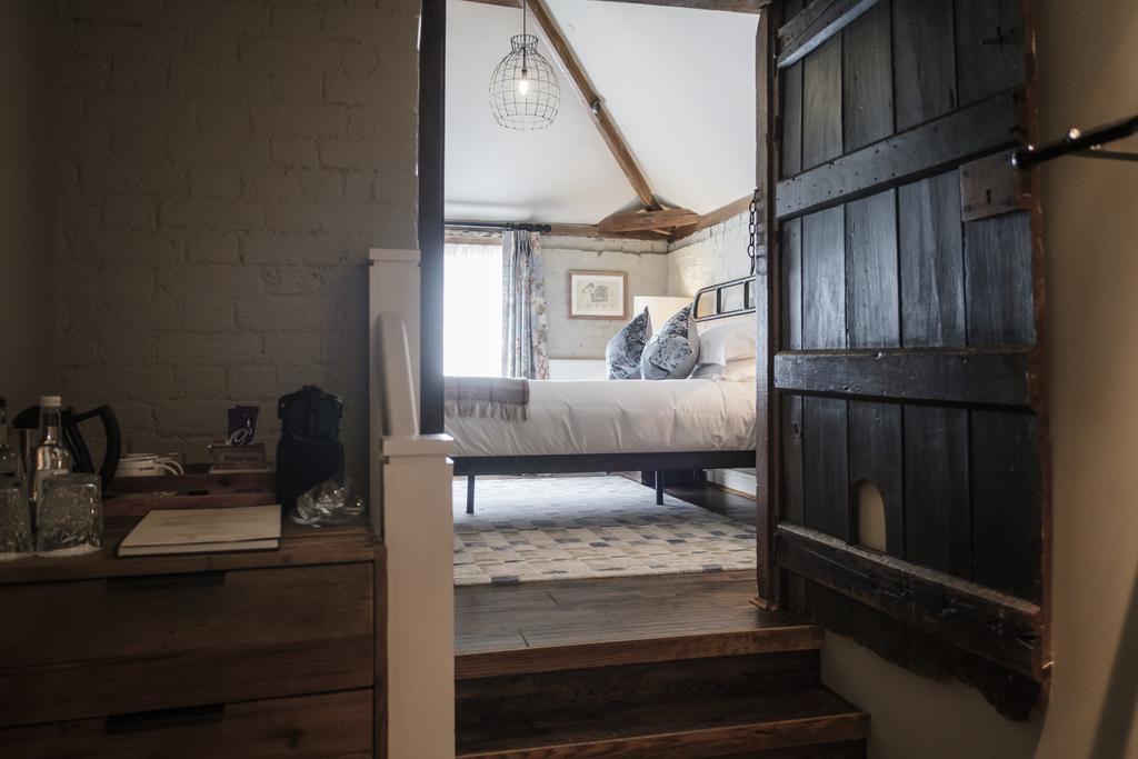 Hinds Head Hotel Aldermaston Eksteriør billede