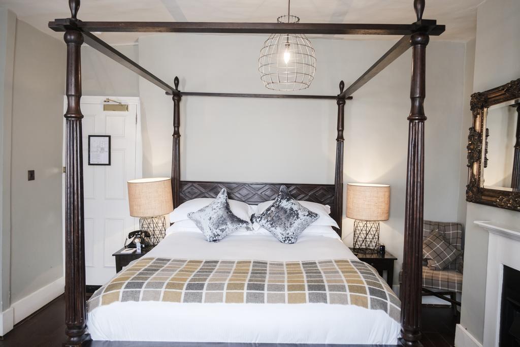 Hinds Head Hotel Aldermaston Eksteriør billede