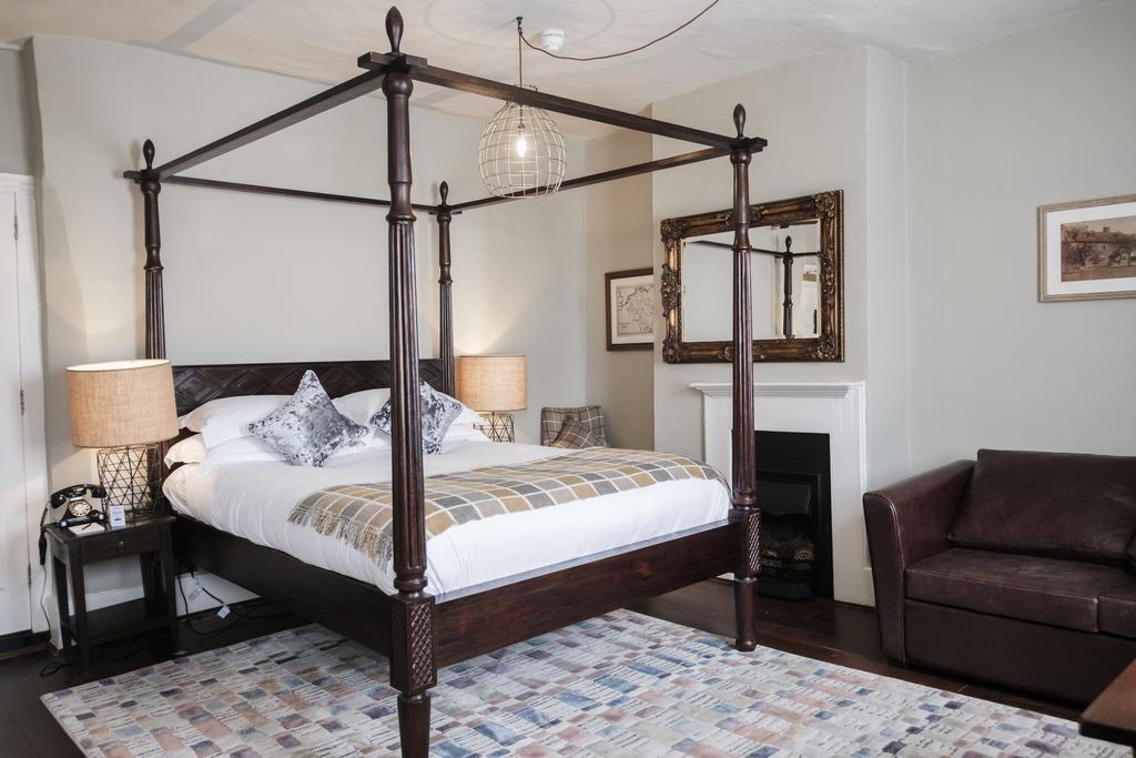 Hinds Head Hotel Aldermaston Eksteriør billede