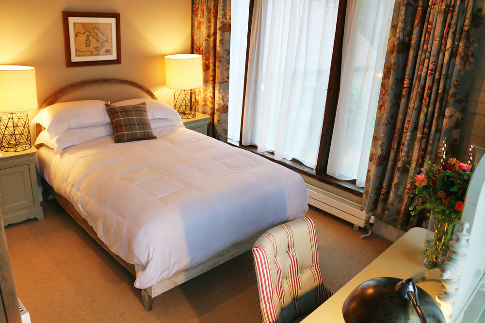 Hinds Head Hotel Aldermaston Eksteriør billede