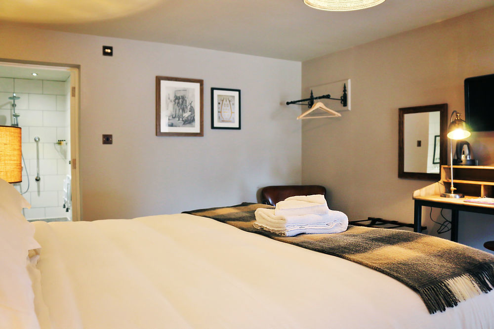 Hinds Head Hotel Aldermaston Eksteriør billede